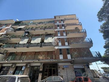 4 LOCALI A NAPOLI