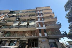 4 LOCALI A NAPOLI