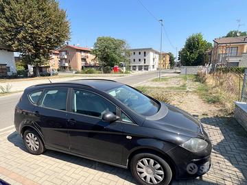 SEAT ALTEA XL 1.6 BENZINA  ANNO 2010