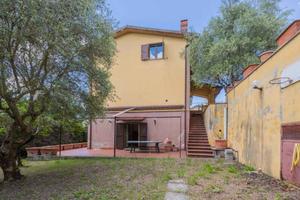 Villetta a schiera di 127 m² con più di 5 locali e