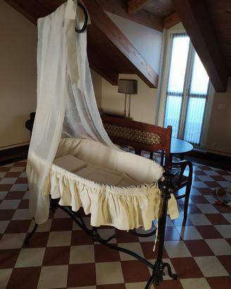 Culla d'epoca fine ottocento, restaurata
