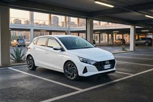 HYUNDAI i20 BOSE MYLD HYBRID