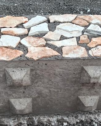 blocchi in cemento rifiniti con pietra travertino 