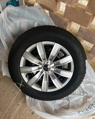 Gomme da neve  215/65 R17 99H