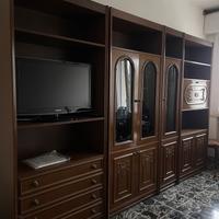 Elegante mobile soggiorno in legno intagliato