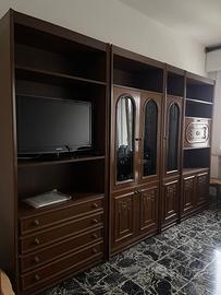 Elegante mobile soggiorno in legno intagliato