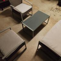 salottino da esterno con cuscini 