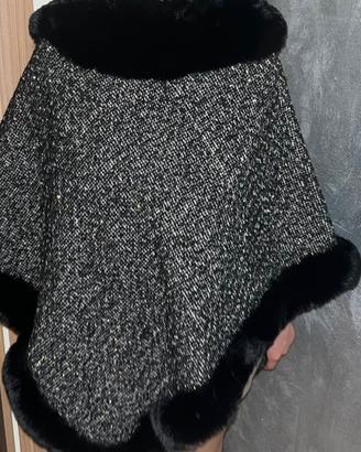 Mantello Poncho Elegante con Ecopelliccia