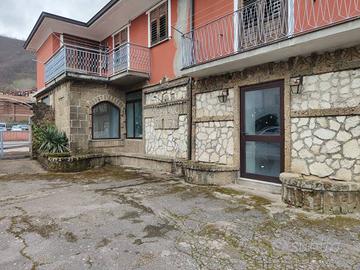 Immobile di 300 m² con 5 locali a Monteforte Irpin