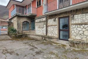 Immobile di 300 m² con 5 locali a Monteforte Irpin