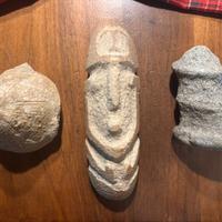 Vecchie pietre scolpite a mano