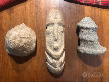 Vecchie pietre scolpite a mano