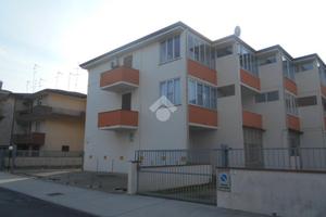 2 LOCALI A COMACCHIO