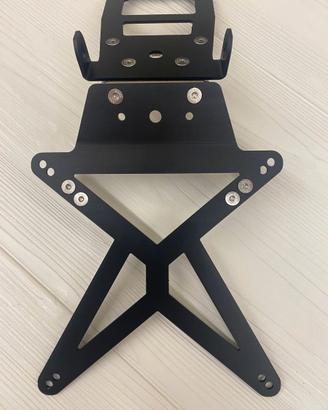 Portatarga regolabile per YAMAHA FZ6