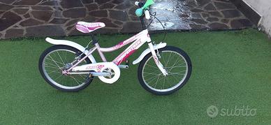 Una bicicletta per bambina ed una per bambino