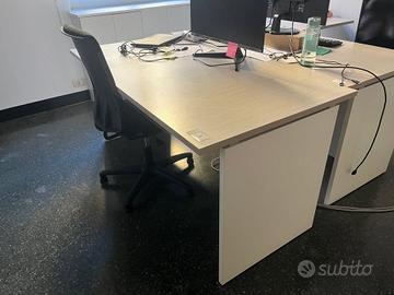 Scrivania ufficio