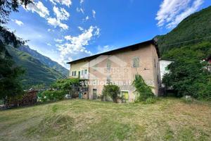 Casa indipendente di 240 m² con più di 5 locali e 