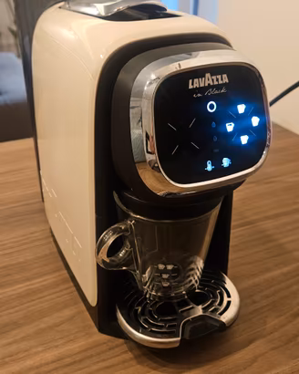 Macchina da Caffè Lavazza in Black Elogy Milk
