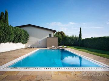 Villa di 690 m² con più di 5 locali e box auto a C