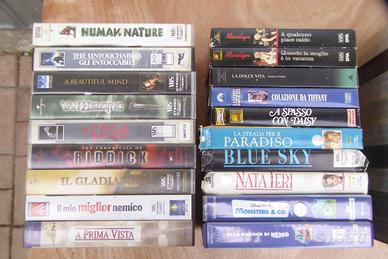 videocassette VHS con film vario genere