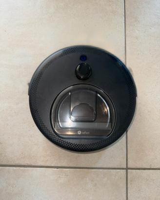 Robot aspirapolvere e lavapavimenti