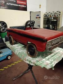 Auto a pedali d'epoca