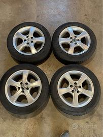Cerchi in lega con gomme usate 185/60 R15