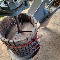 Pigiatrice manuale e torchio per vinacce diametro 