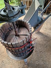 Pigiatrice manuale e torchio per vinacce diametro 