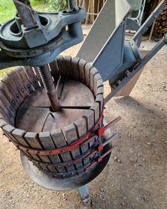 Pigiatrice manuale e torchio per vinacce diametro 