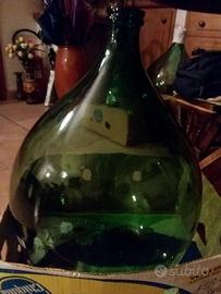 Vecchie damigiane pulite da arredo