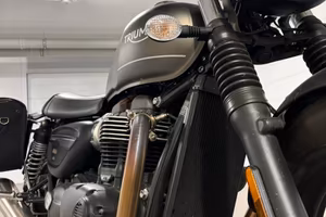 Triumph Street Twin 900, 2022, 7300 km, Borse