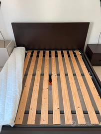 struttura letto e comodini 