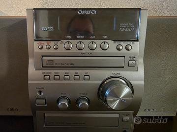 lettore CD e musicassette.