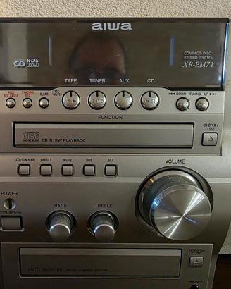 lettore CD e musicassette.