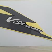 Adesivo emblema sx suzuki dl650 v-strom 04/06