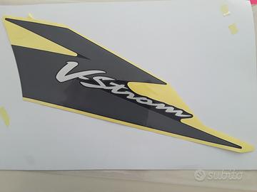 Adesivo emblema sx suzuki dl650 v-strom 04/06