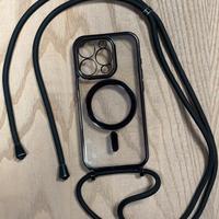 Cover iPhone 15 Pro con tracolla MagSafe