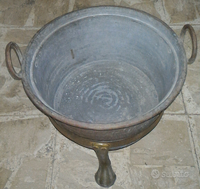 Braciere in rame con treppiedi (Anni 800'-900')