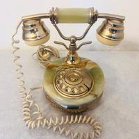 Telefono vintage con disco rotante in onice