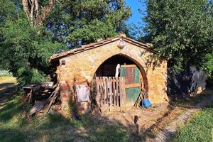 Terreno agricolo con due capanne