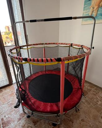 Trampolino per bambini da casa con rete e sbarra
