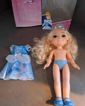 Bambola principessa Cenerentola Disney bambina 
