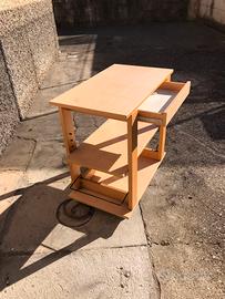 Carrello con ripiani e cassetto estraibile