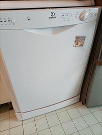 Lavastoviglie Indesit 