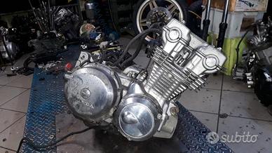 CB 750 F2 D 1983 : motore RC04E carburatori