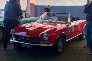 Fiat 124 spider targa oro