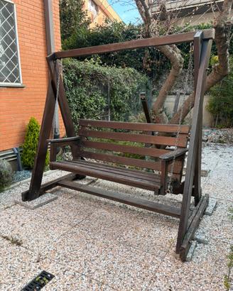 Dondolo in legno