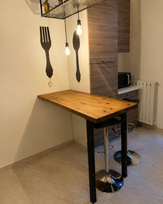 Bancone artigianale + struttura sospesa