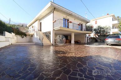 VILLA SINGOLA A SILVI